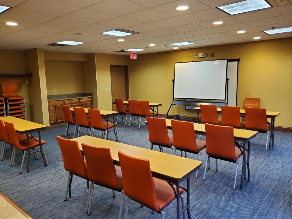 Holiday Inn Express Hotel & Suites Mattoon By Ihg Exterior foto