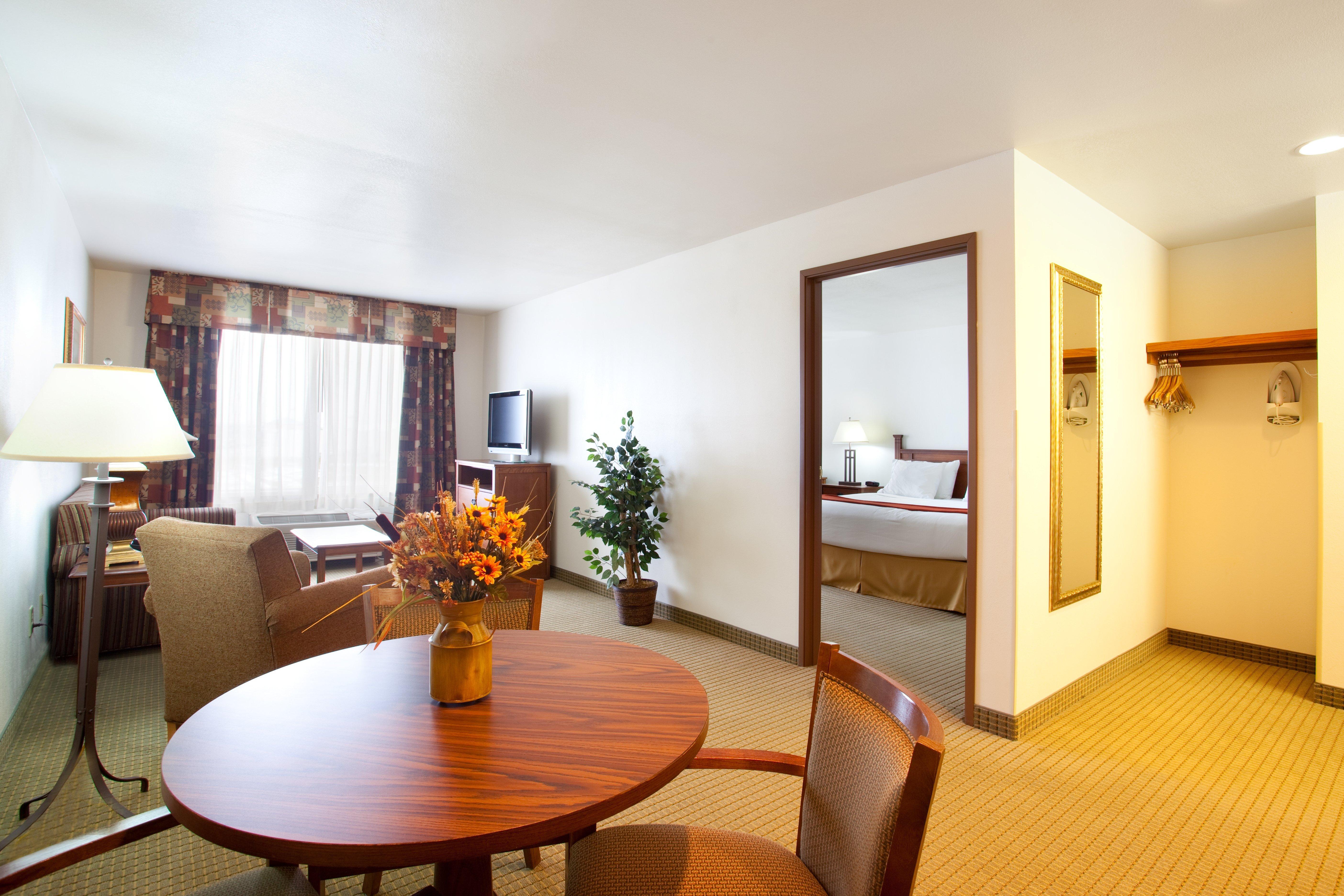 Holiday Inn Express Hotel & Suites Mattoon By Ihg Exterior foto
