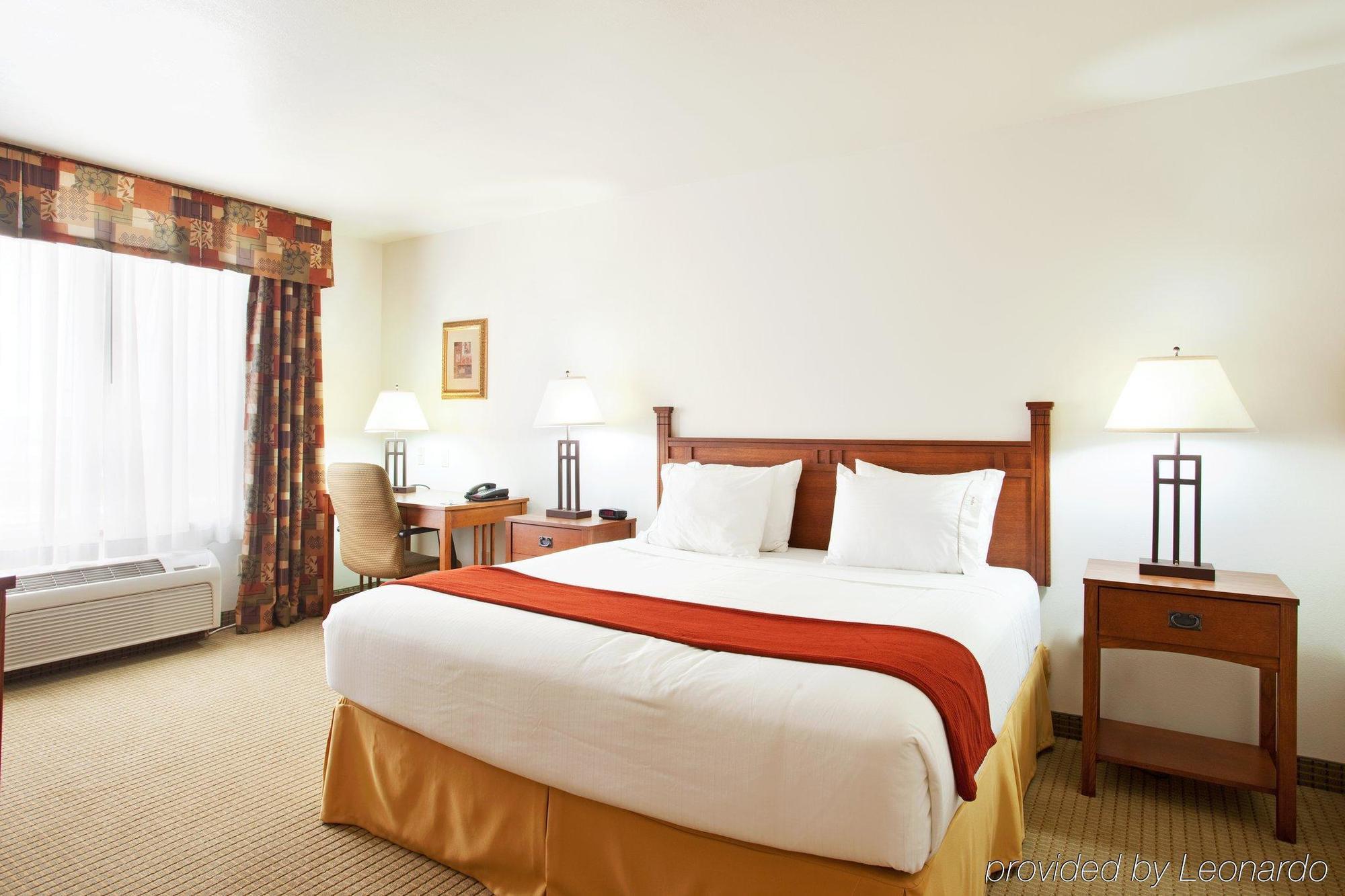Holiday Inn Express Hotel & Suites Mattoon By Ihg Exterior foto